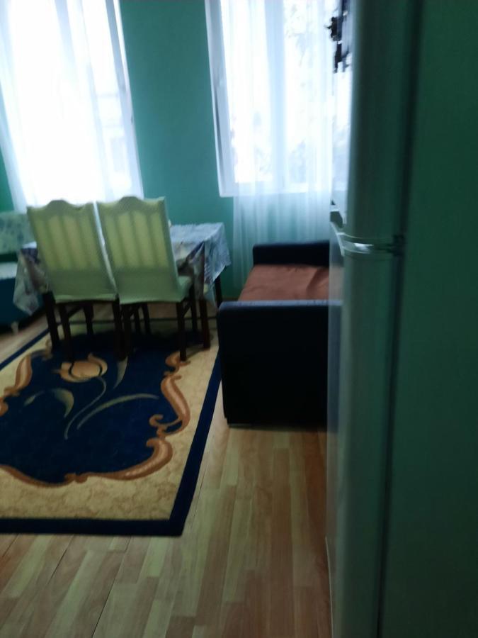 Homestay Izolda Batoemi Buitenkant foto