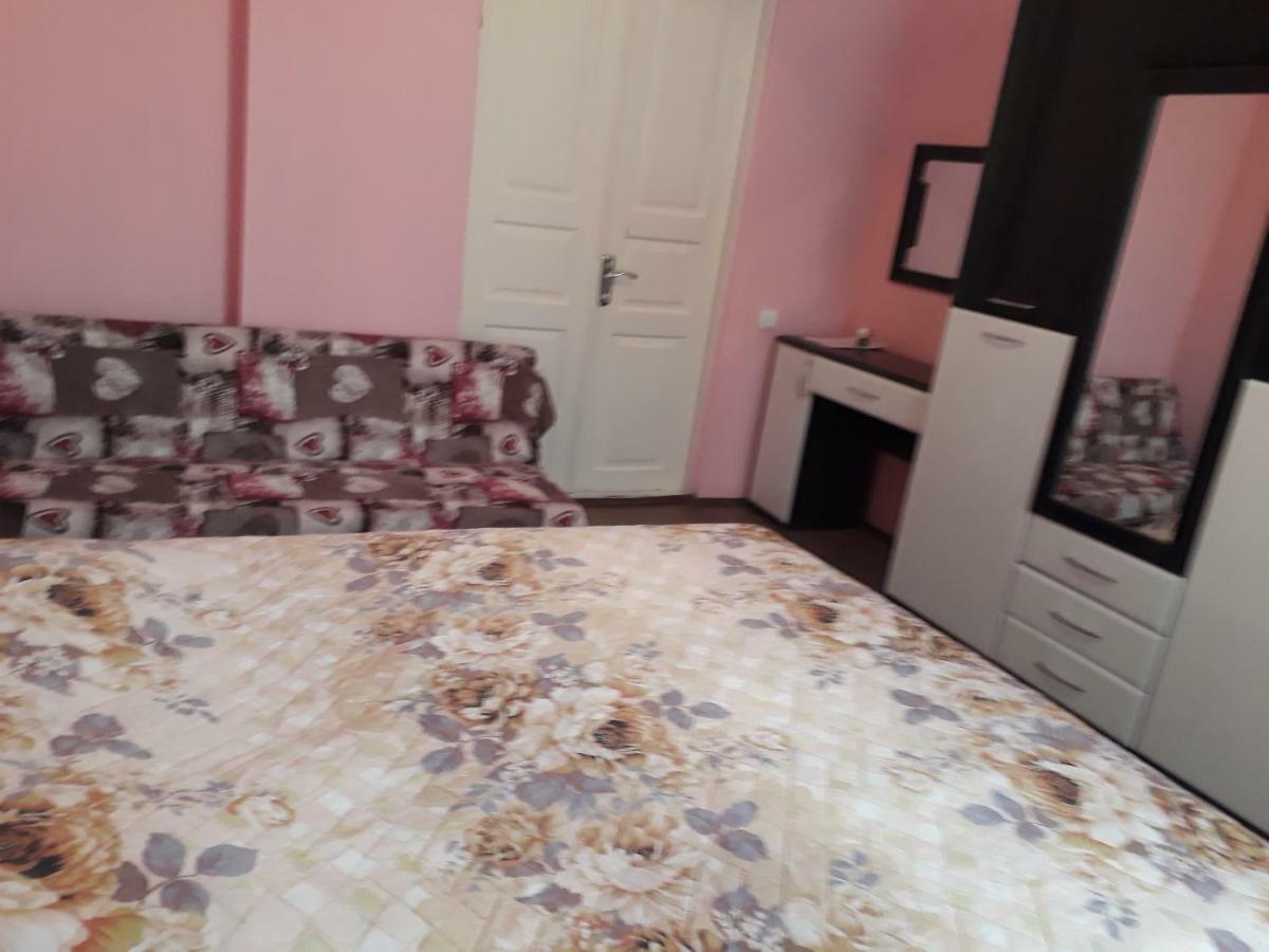 Homestay Izolda Batoemi Buitenkant foto